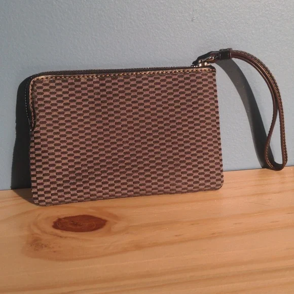 🎁 Mini Coach wristlet/wallet - Picture 2 of 2